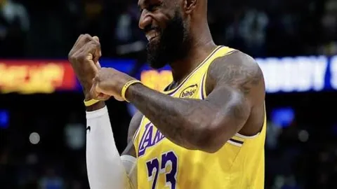 王楚钦赛后再获加油，温馨劝慰观众保持安静